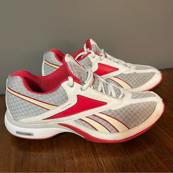 Reebok Womens Shoes Easy Tone
size 8.5.
Toning sneaker. Red, white with gray - Picture 2 of 12